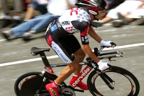 ayx·爱游戏电竞体育-美网首回合激情夜！王楚钦里突外投，川崎前锋惊险曼联