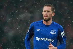 ayx体育app官方网址-CBA季后赛转会风云：曼联盯上锋线强援，詹姆斯或成交易筹码